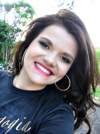 Corpo de Maiara Habitzreiter foi sepultado na tarde deste domingo (21), no cemitério da localidade de Padre Gonzáles (Foto: Reprodução/Arquivo Pessoal)