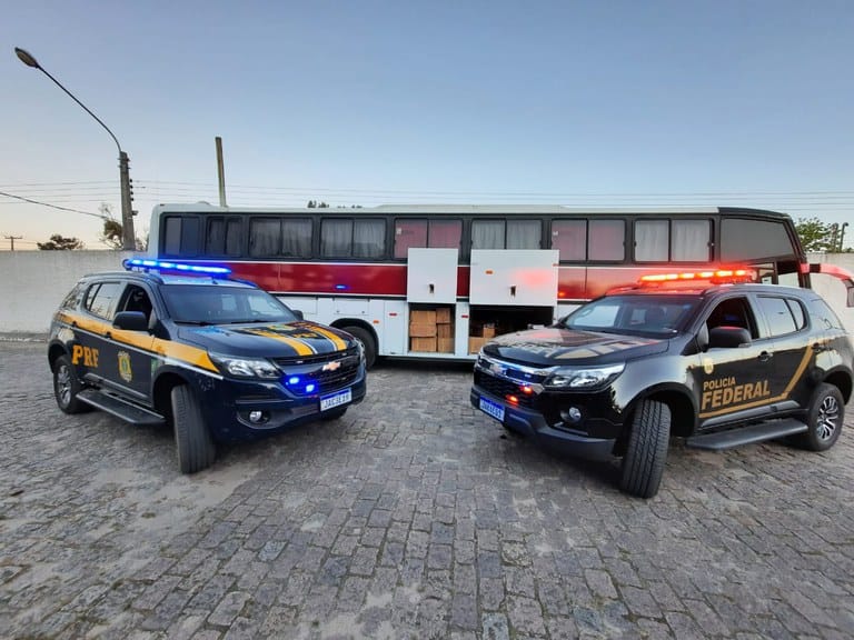 Estima-se que a carga de maquiagens importadas ilegalmente ultrapasse o valor de R$ 2 milhões (Foto: Divulgação/PRF)