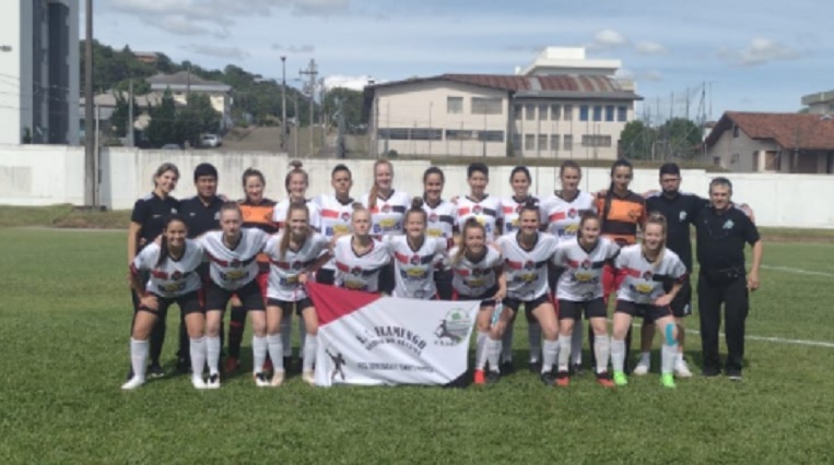 Gurias do Yucumã/Flamengo fizeram 5 a 0 no Juventude de Caxias do Sul (Foto: Reprodução/Facebook)