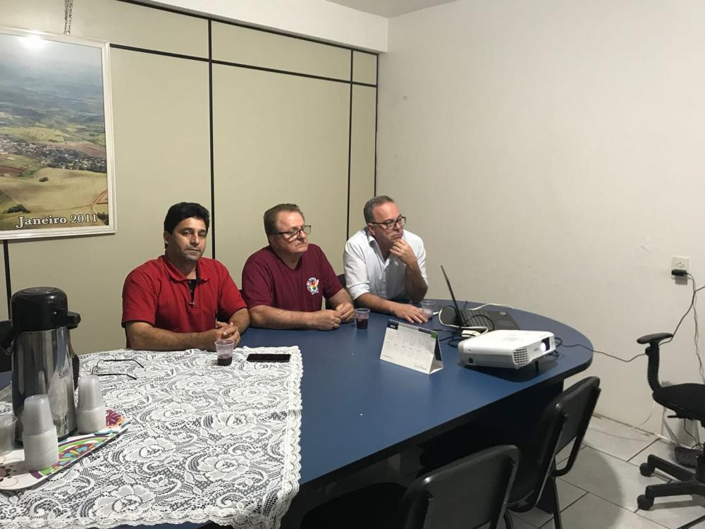 Prefeito de Miraguaí e Redentora em reunião com juíza (Foto: Divulgação/Rádio Líder)