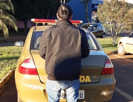 Indivíduo foi preso no centro da cidade (Foto: Divulgação/Brigada Militar)