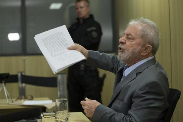 Ex-presidente está detido na Superintendência da Polícia Federal em Curitiba desde o dia 07 de abril de 2018 (Marlene Bergamo / Folhapress)