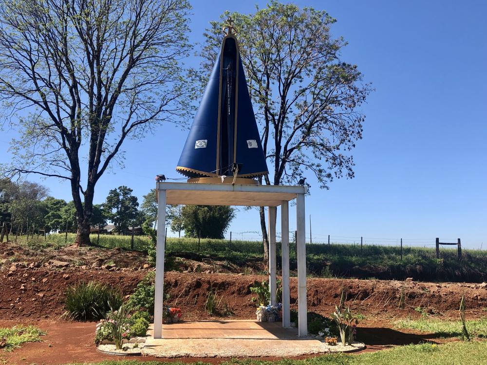 Imagem da Santa foi doada por um empresário e instalada em Esquina Aparecida no ano de 2019 (Foto: Diones Roberto Becker)