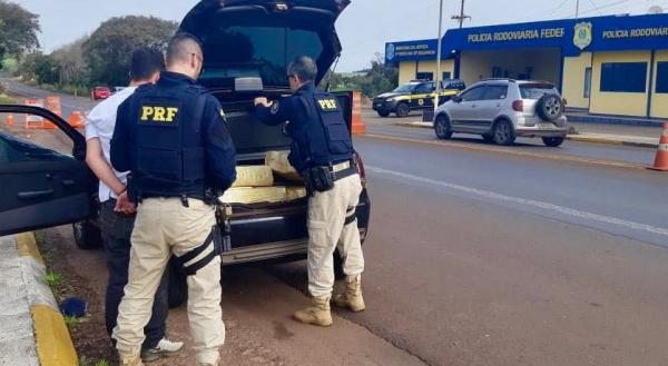 Indivíduo, de 21 anos e morador de Sapucaia do Sul, foi preso e apresentado na Polícia Federal em Passo Fundo (Foto: Divulgação/PRF)