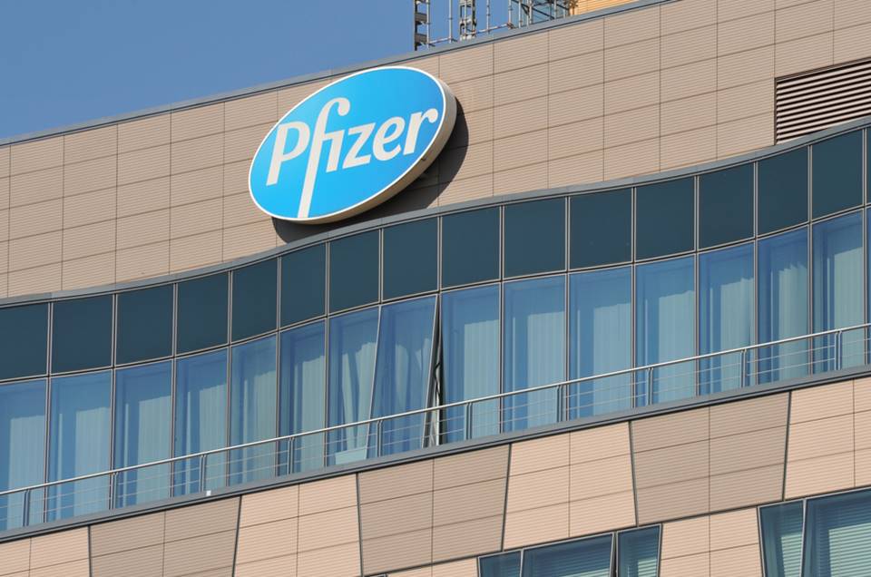 Medicamento da Pfizer diminui em 89% as chances de hospitalização ou morte em adultos que contraíram o vírus (Foto: Reprodução) 