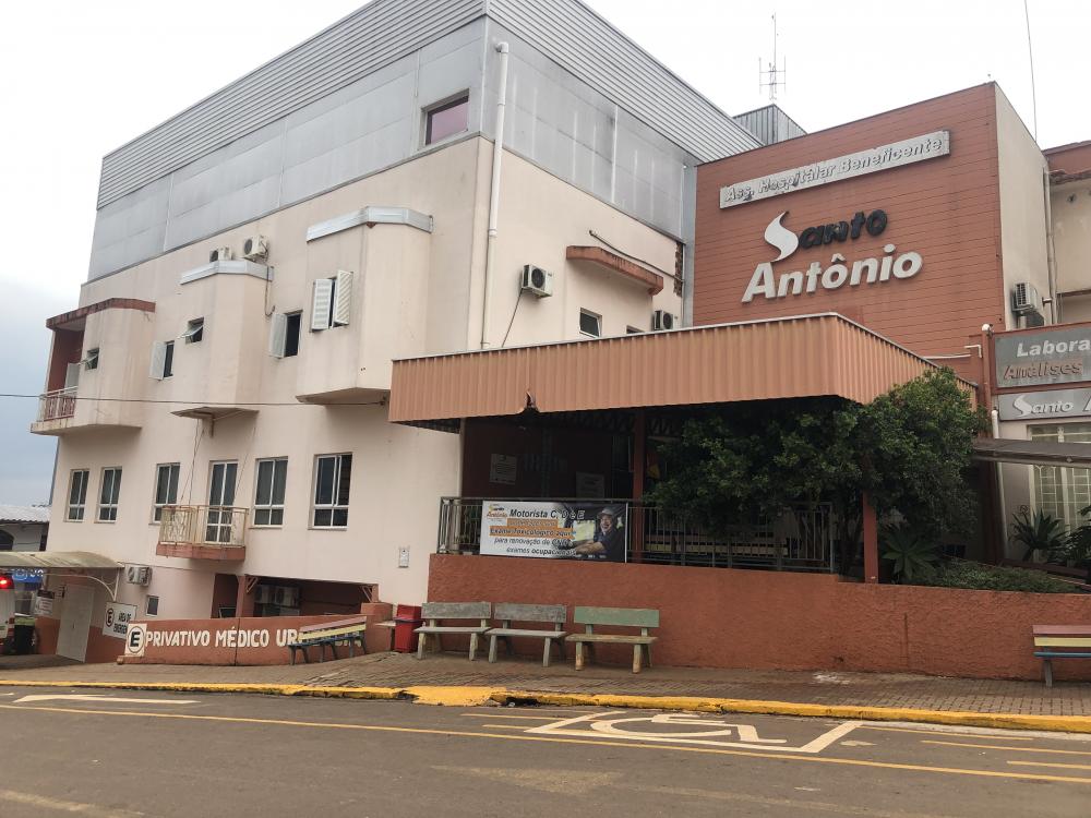 Paciente tem a doença confirmada e ocupa leito na enfermaria do Hospital Santo Antônio (Foto: Diones Roberto Becker)