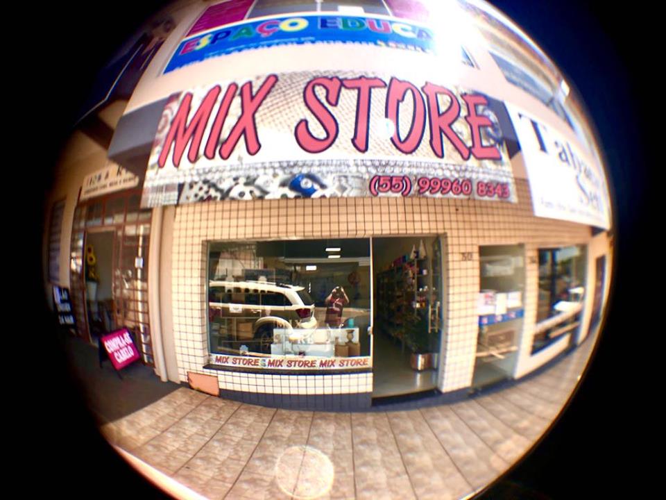 Loja Mix Store está situada na Rua Artur Ambros, no centro da cidade de Tenente Portela (Foto: Diones Roberto Becker)