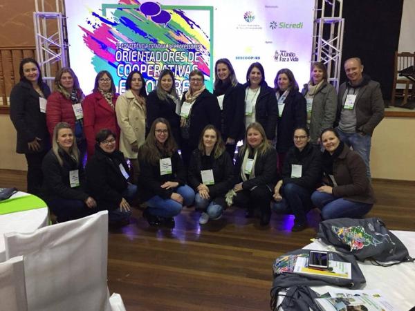 Professores e orientadores da Região Celeiro que participaram da conferência no município de Teutônia (Foto: Divulgação/Sicredi Celeiro)