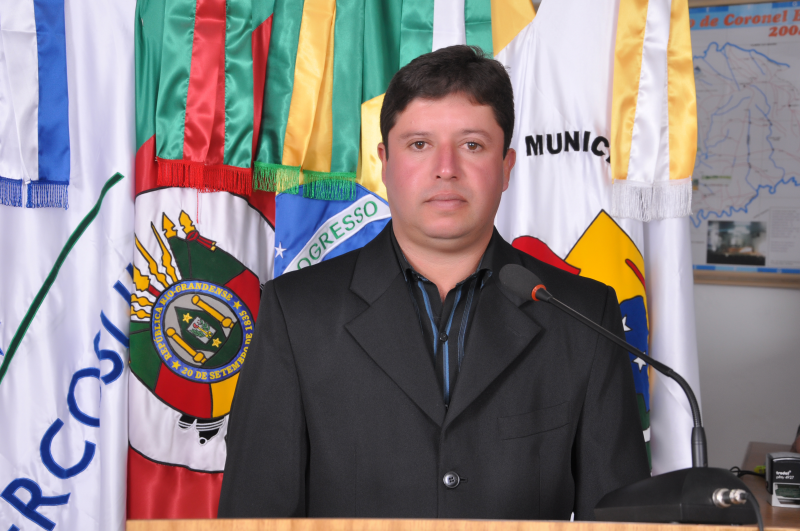Vereador Elson Bueno Martins apresentou a proposição nesta segunda-feira (26), e foi aprovada por unanimidade (Foto: Divulgação)