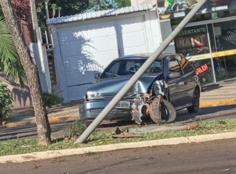 Acidente de trânsito ocorreu na Avenida Costa e Silva (Foto: Reprodução | WhatsApp)
