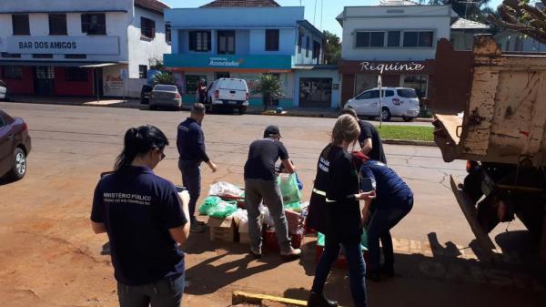 Operação nesta terça-feira (27) resultou na apreensão de 700 quilos de produtos impróprios para consumo (Foto: Divulgação/Ministério Público)