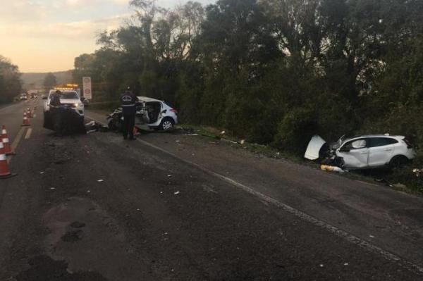 Acidente ocorreu na madrugada desta sexta-feira (Foto: Juliano Castro / RBS TV)