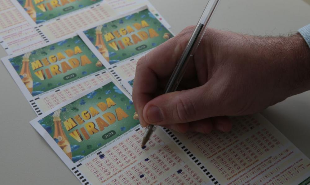 Apostas para a Mega Sena da Virada de 2021 começaram na terça-feira (16/11) e vão até o último dia do ano (Foto: Marcello Casal Jr | Agência Brasil)