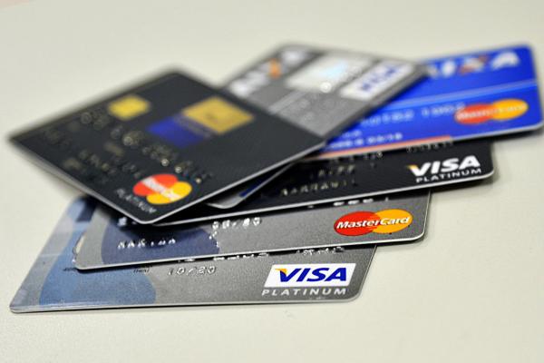 Quantidade de compras com cartões de crédito, débito e pré-pagos no período ultrapassou a marca de R$ 10,3 bilhões (Foto: Marcello Casal Jr/Agência Brasil)
