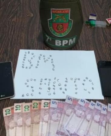 Pedras de crack apreendidas totalizaram 6,5 gramas (Foto: Divulgação/Brigada Militar)