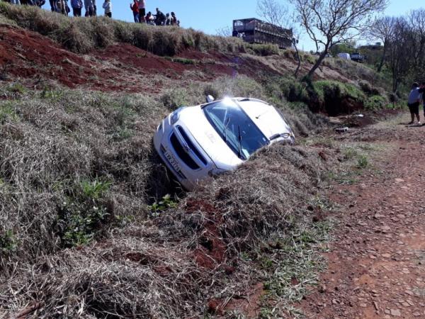 Veículo saiu fora da pista após ser atingido por um caminhão (Foto: Márcia Hammes/Rádio Alto Uruguai)