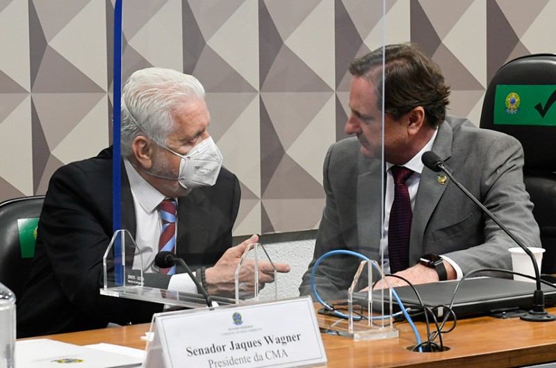 Os presidentes da CMA, Jaques Wagner, e da CRA, Acir Gurgacz, em debate sobre o tema, em outubro - Roque de Sá/Agência Senado