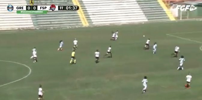 Jogo de volta da semifinal entre Grêmio e Gurias do Yucumã/Flamengo aconteceu na tarde do domingo (21/11) (Foto: Reprodução | FGF TV)