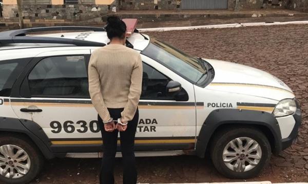 Após os trâmites legais na Delegacia de Polícia, mulher acabou recolhida ao Presídio Estadual de Três Passos (Foto: Divulgação/Brigada Militar)