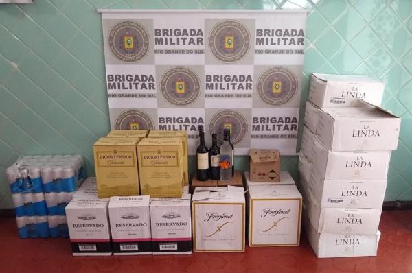 Produtos contrabandeados apreendidos estavam em um veículo abordado na BR 468 (Foto: Divulgação/Brigada Militar)