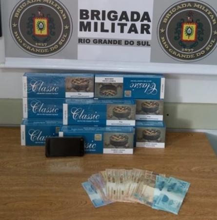 Carga de cigarros da marca Classic foi apreendida na tarde desta sexta-feira (06) (Foto: Divulgação/Brigada Militar)