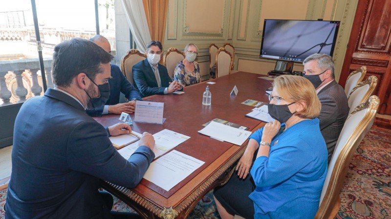 A diplomata Heather Cameron falou sobre o interesse do Canadá no estreitamento das relações comerciais com o RS - Foto: Itamar Aguiar / Palácio Piratini