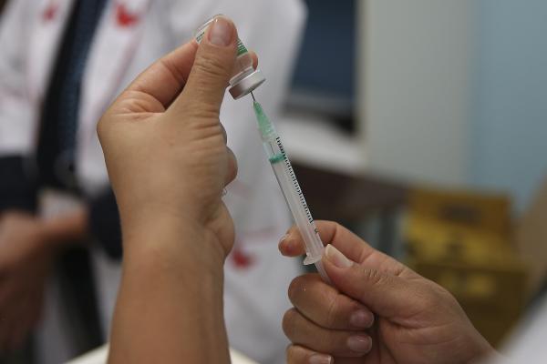 Autoridades da saúde alertam para a importância da vacinação (Foto: Marcello Casal Jr./Agência Brasil)