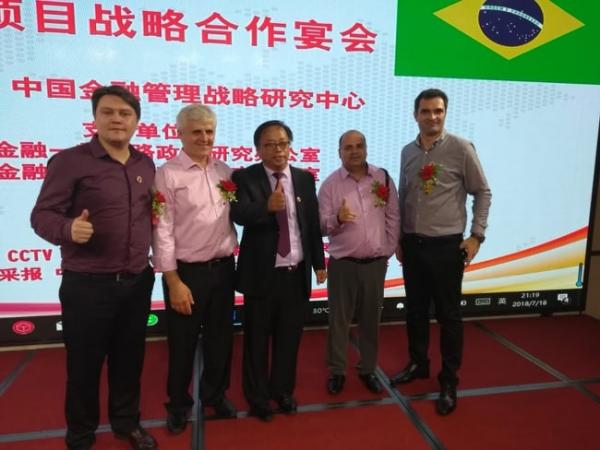 Anderson Braucks, Gelson Ferrari, autoridade do governo chinês, Jurandir da Silva e Ângelo Busanello (Foto: Divulgação)