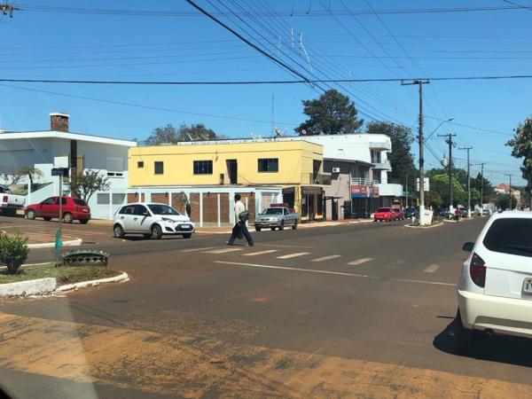 Solicitação de repintura das faixas de pedestres no centro da cidade partiu da vereadora Nelci de Souza Diniz (Foto: Diones Roberto Becker)