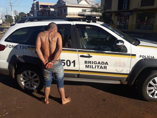 Acusado foi encaminhado à Delegacia de Polícia e posteriormente ao Presídio Estadual de Três Passos (Foto: Divulgação/Brigada Militar)