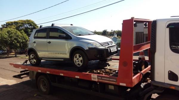 VW Fox foi localizado numa residência no centro da cidade de Miraguaí (Foto: Divulgação/Brigada Militar)