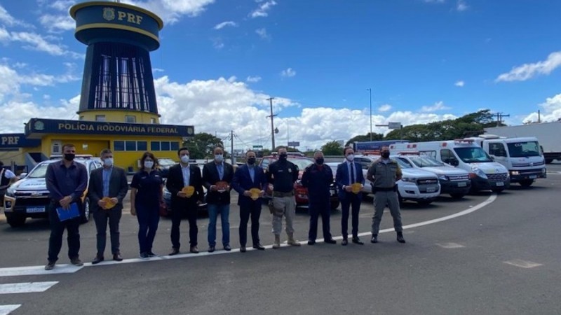 Representantes de instituições estaduais, federais e privadas se reuniram no posto da PRF no km 91,3 da freeway - Foto: Álvaro Bittencourt/Ascom Selt