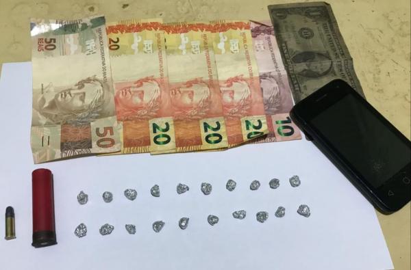 Brigada Militar/Divulgação: Na ação, foram apreendidos 20 pedras de crack,
