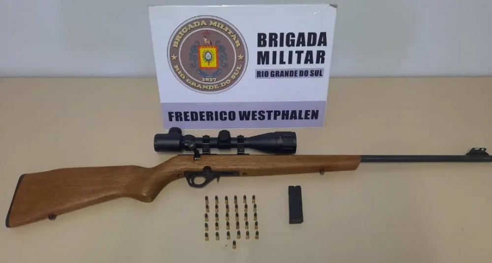 Rifle e munições apreendidas (Foto: Divulgação | BM)