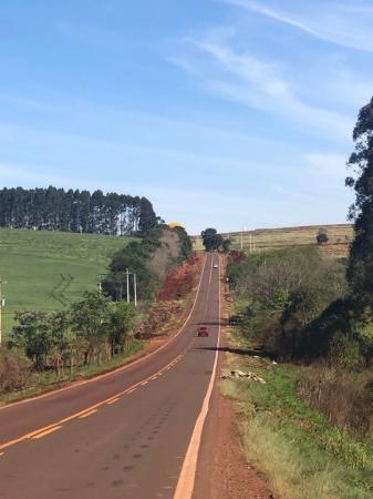 Trabalhos ocorrem no trecho entre a Vila Diniz e o trevo de entroncamento com a BR 468 (Foto: Diones Roberto Becker)