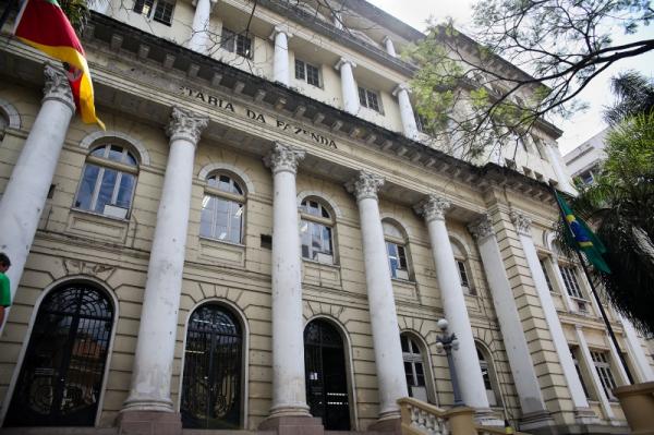 No dia 10 de outubro, o governo pagará outra parcela de R$ 3,4 mil por matrícula - Foto: ARQUIVO/PALÁCIO PIRATINI/DIVULGAÇÃO/JC