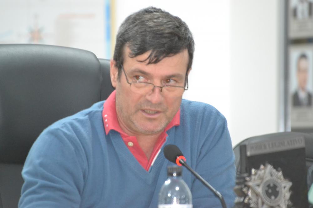 Solicitação de Itamar Sartori versa sobre máquinas e caminhões da Secretaria Municipal de Obras e Serviços (Foto: Diones Roberto Becker)