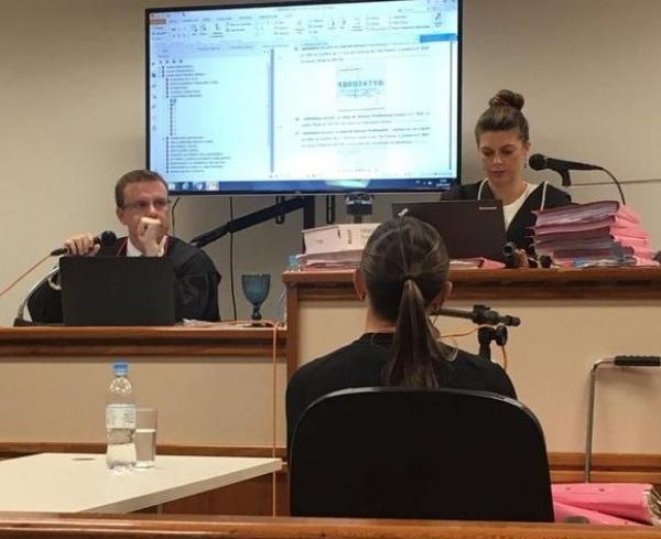 Andressa Wagner durante julgamento do caso Bernardo (Foto:Letícia Mendes / Agência RBS)