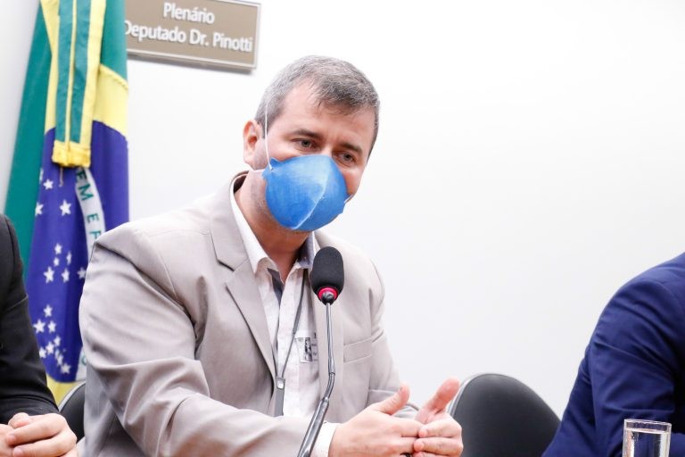 Nésio Fernandes: 