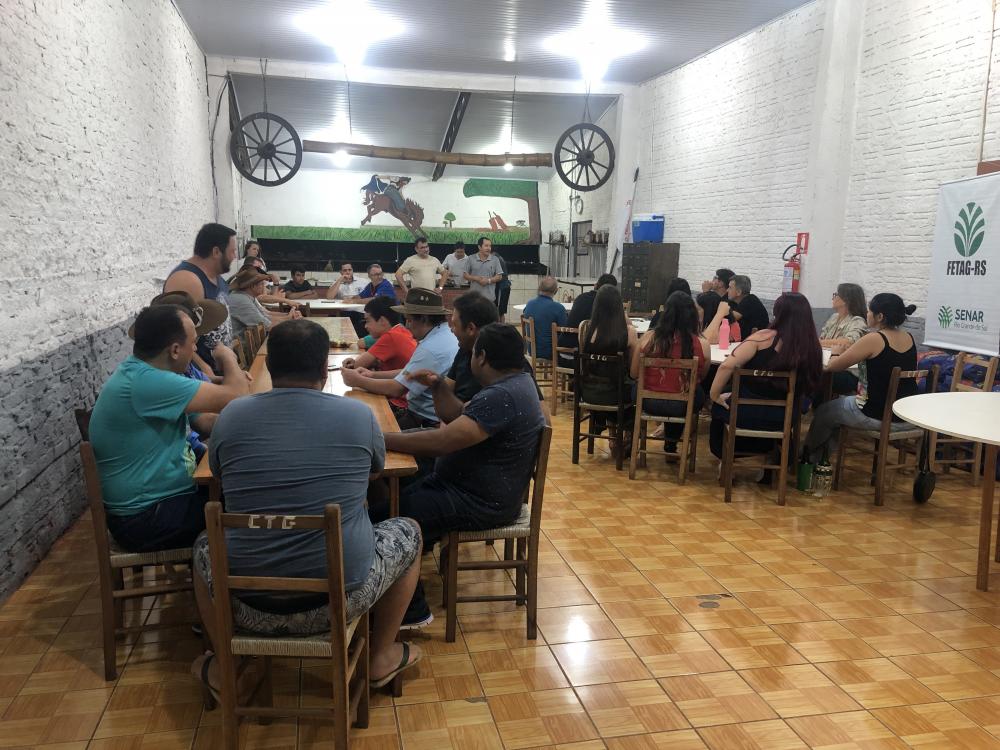 Jantar de confraternização aconteceu no CTG Tropeiros de Campo Santo (Foto: Diones Roberto Becker)