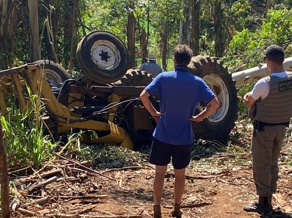 Trator tomba e mata trabalhador (Foto:Leandro Corrêa)