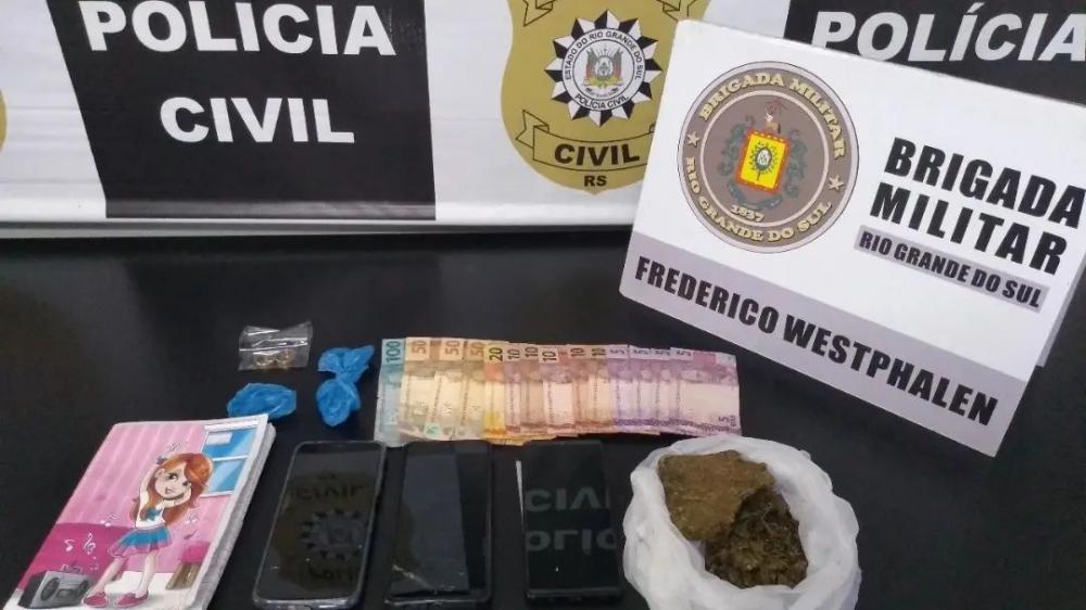 Materiais apreendidos no decorrer da ação conjunta entre Polícia Civil e Brigada Militar (Foto: Divulgação | BM)