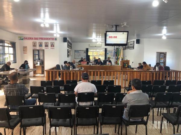 Matérias aprovadas em plenário autorizam o Poder Executivo a destinar R$ 73 mil para o Hospital Santo Antônio de Pádua (Foto: Diones Roberto Becker)