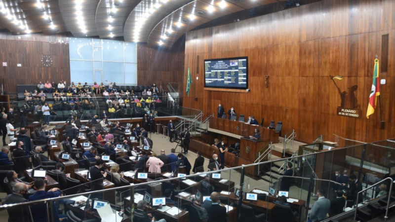 Encaminhado pelo executivo, projeto de lei aprovado cria a Unidade Regional de Saneamento Básico 1 e 2 - Foto: Vinicius Reis / Agência ALRS / Divulgação