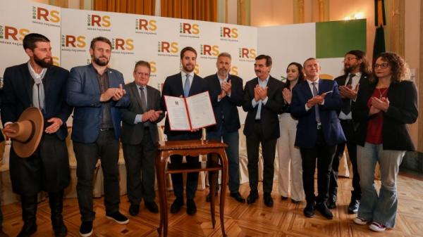Lei que permite a renovação de contratos temporários de professores e que garante o ano letivo de 2020 foi sancionada nesta quarta-feira (09) (Foto: Felipe Dalla Valle)