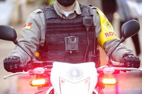 Entre 31 de março e 9 de maio de 2021, 16 policiais civis e militares participaram da fase de testes dos dispositivos (Foto: Ronaldo Bernardi/Agencia RBS)