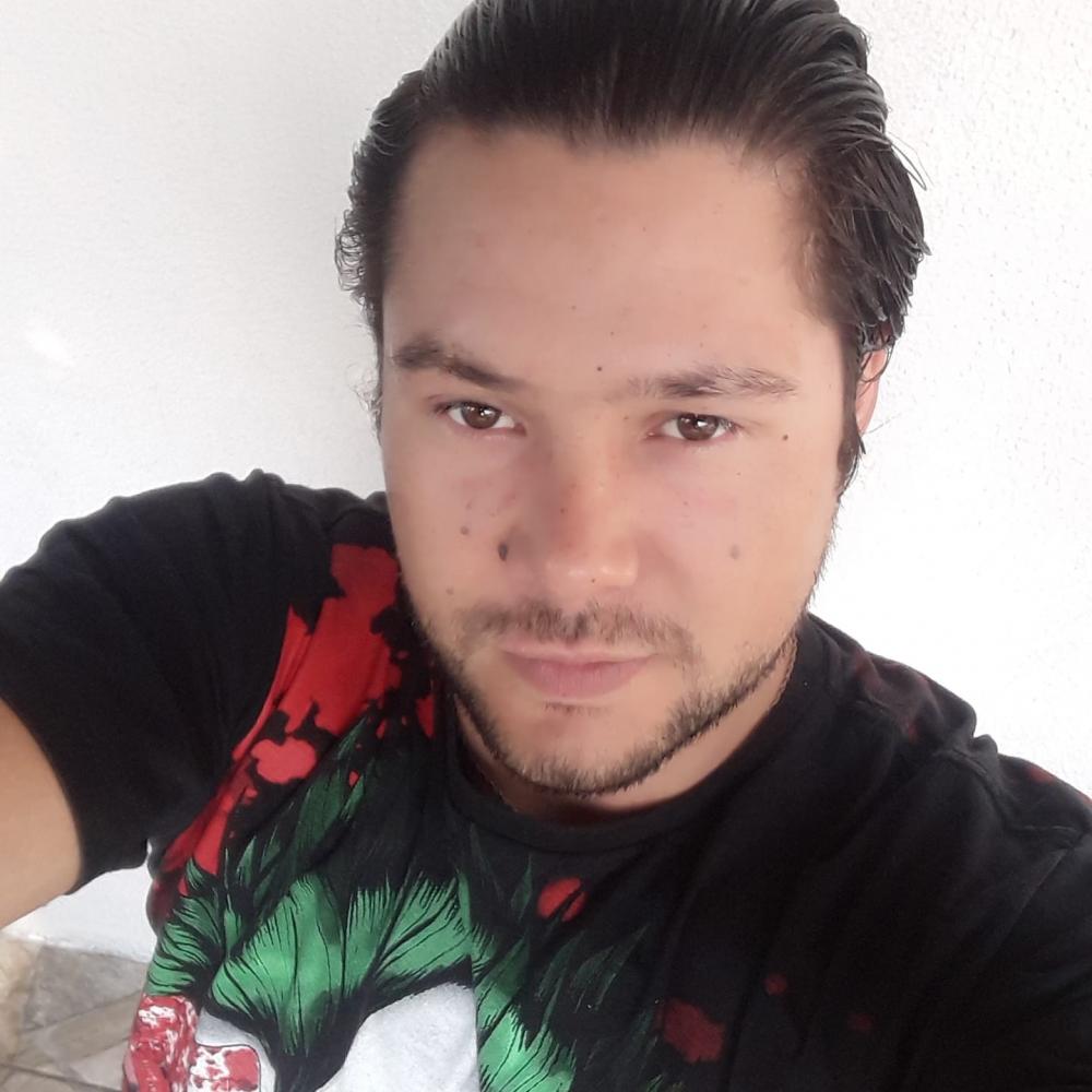 Vítima foi identificada como Scharles Augusto Watthier da Silva, de 30 anos (Foto: Reprodução | Facebook)