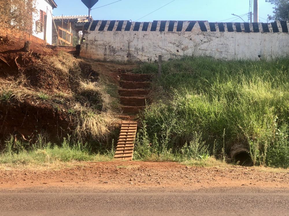 Escadaria que liga o bairro Nova Esperança ao asfalto da ERS 317 (Foto: Diones Roberto Becker)