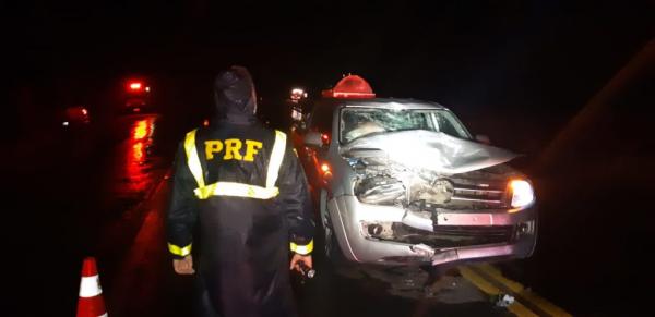 Com a força do impacto o motociclista morreu na hora - Foto: PRF Divulgação 