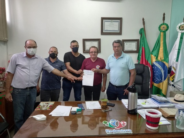 Reunião ocorreu no gabinete do prefeito (Foto:Divulgação) 